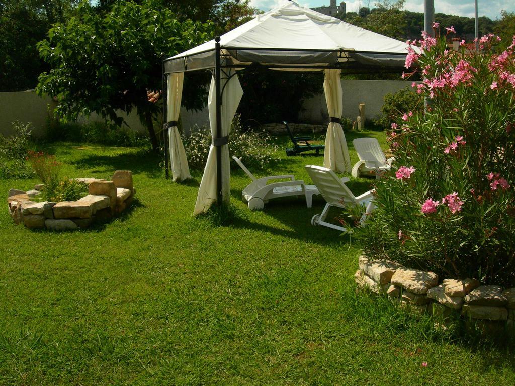 Hotel De La Madeleine Anduze אנדוזה מראה חיצוני תמונה